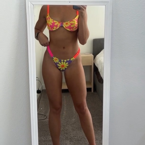 One One Swim Daisy Print Bikini Size S - Picture 2 of 6